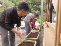 みんなで手仕事