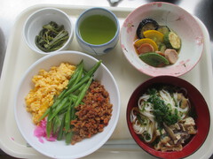 昨日の雨が噓のよう、暑い日差しです