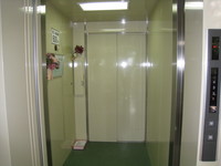 エレベーターの衣替え