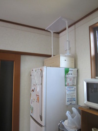 本日は、家具の転倒防止工事を実施
