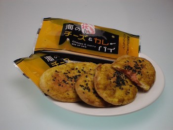 新商品「海のチーズ＆カレーパイ」