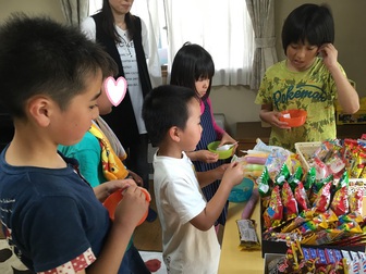 笑顔の挨拶でお出迎え