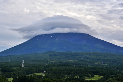 巨大な笠雲出現