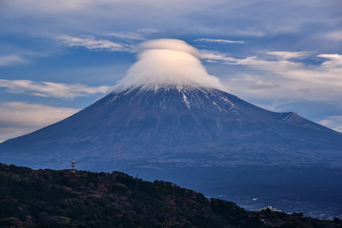 積み重なる笠雲