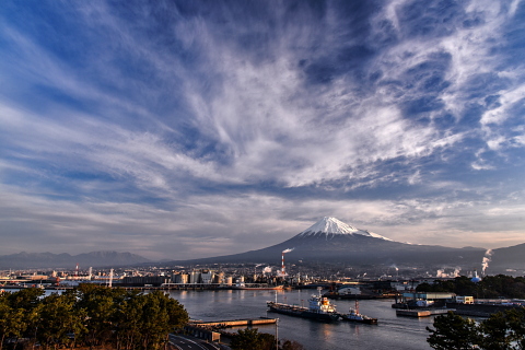 薄雲広がる