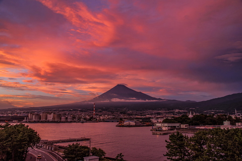 強烈な夕焼け富士山コラボ！