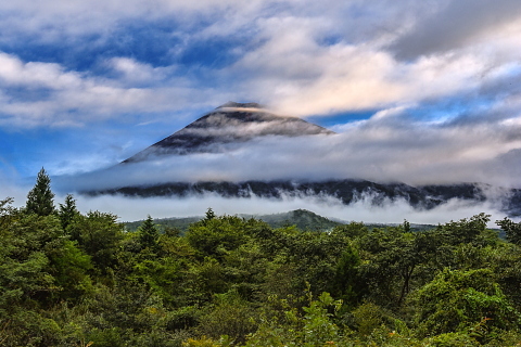 山間部で富士山チラ見え