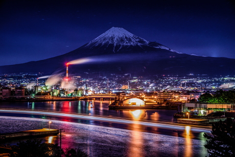 貨物船の光跡