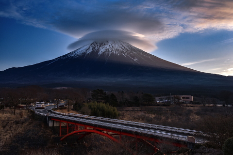 久々の見応えある笠雲！