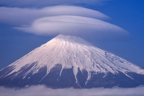 富士山の日の笠雲富士！
