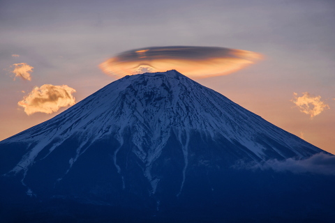 朝焼け笠雲