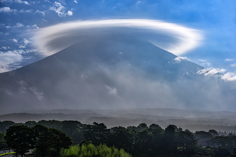巨大笠雲出現！