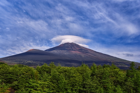 夏山シーズン最終日の笠雲富士