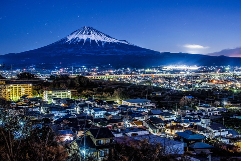 岩本山の丘からの夜景富士