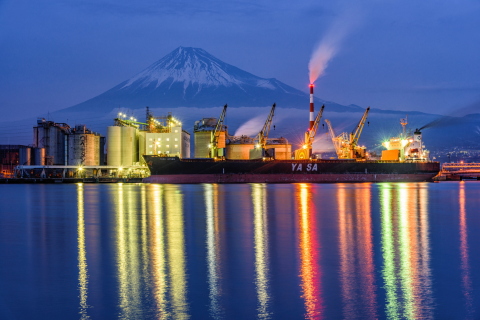 夜明けの田子の浦港