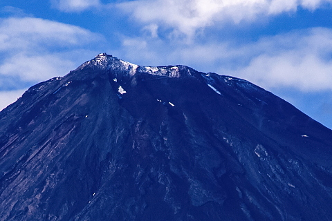 山頂が冠雪！