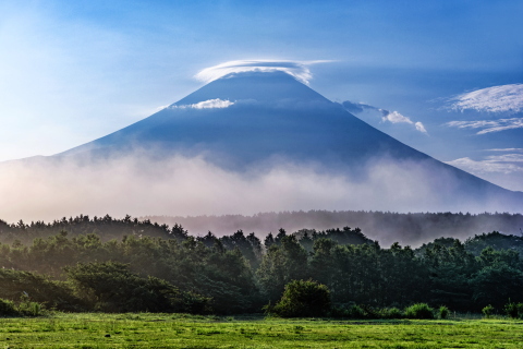 霧漂う先に笠雲富士