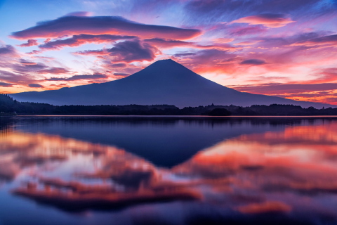 巨大な朝焼け吊るし雲