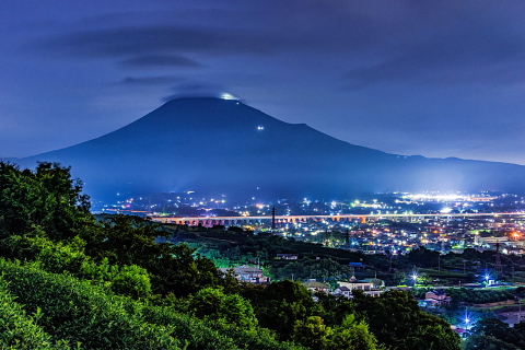 夜明け前の笠富士