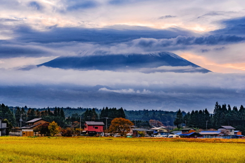 雲間からチラリ