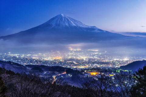 幻想的な夜明けの富士