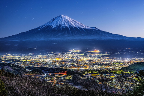 夜明けの街と美富士