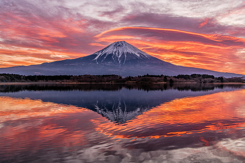 見応えある吊るし雲の朝焼け！