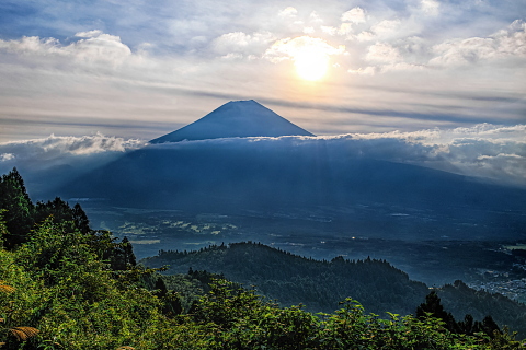 山地からの幻想的な朝富士