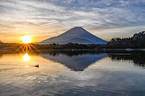 素敵な湖畔の朝富士