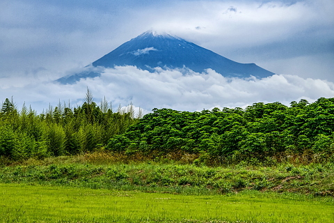 雨上がりの薄化粧富士