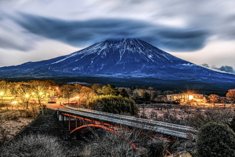 夜明けの見応えある笠富士