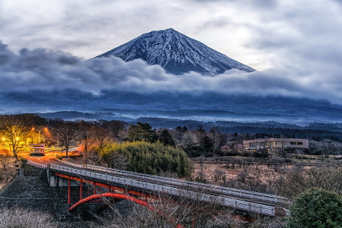 天気不安定ながらもチラッと富士山