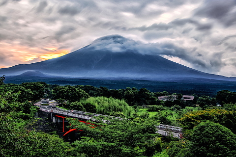 不安定ながらも姿を見せた富士山