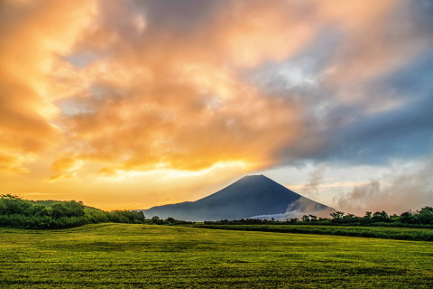 低い雲の朝焼け