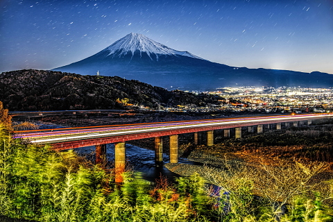 富士川SAからの富士山夜景