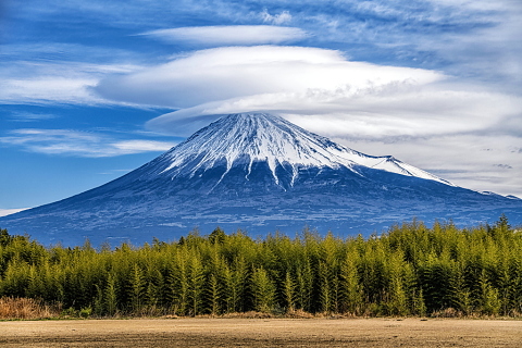 富士山の日に見応えある笠雲出現！