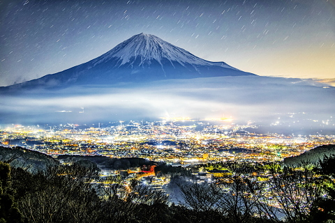 街の雲海に浮かぶ富士
