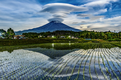 田園からの迫力ある笠雲と吊るし雲！