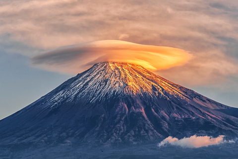 見応えある朝焼け笠雲