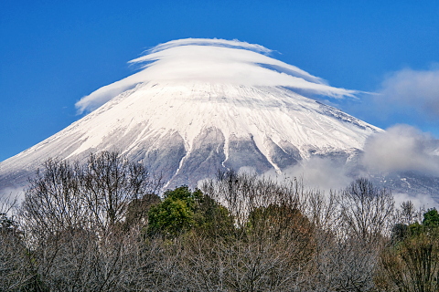 雨上がりの笠富士と雪化粧