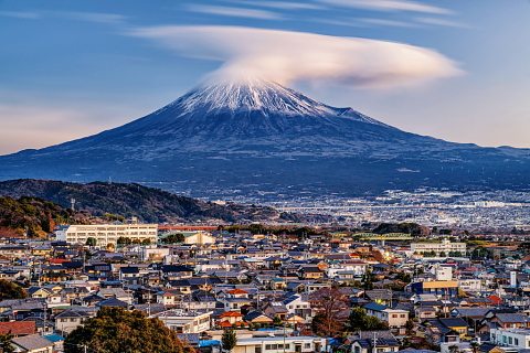 大きな笠のような雲
