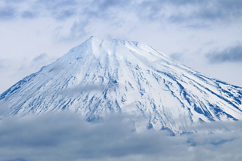 雲間からチラッと富士