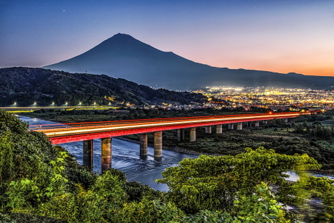 富士川SAからの夜明けの富士山