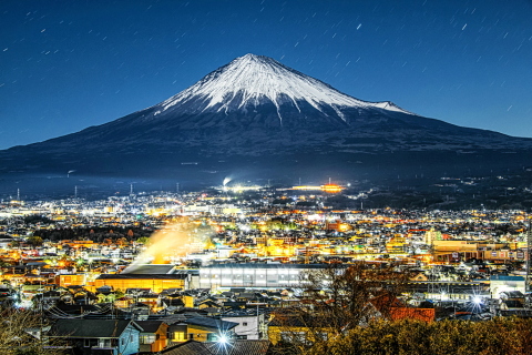 月夜の街と美富士