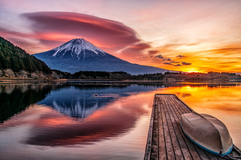 湖畔からの朝焼け吊るし雲富士