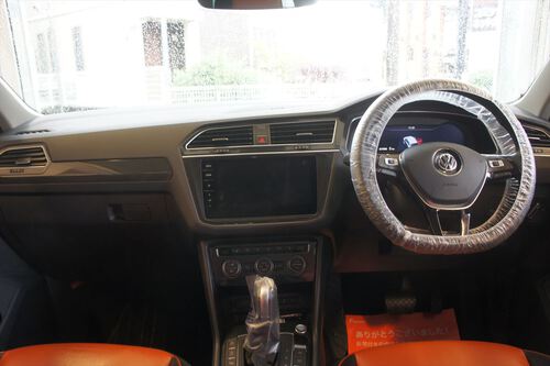 VW　ティグアン（Tiguan） ディナウディオエディション　6AT(オリックスホワイトマザーオブパールエフェクト)