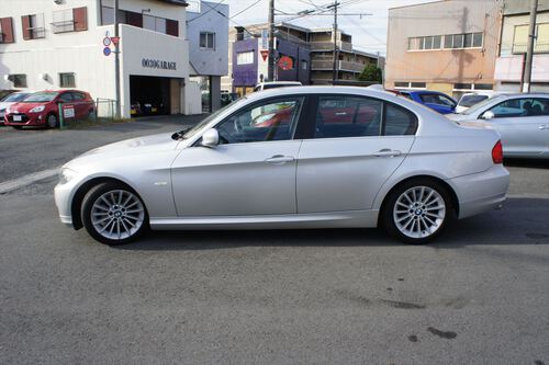 ＢＭＷ 320Iセダンハイラインパッケージ E90系後期(チタン・シルバー・メタリック）