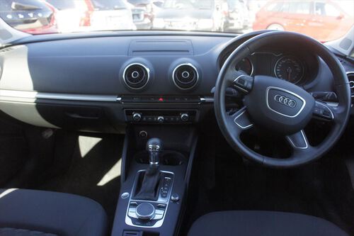 アウディ（Audi） Ａ３ スポーツバック（SPORTBACK） (8V)１．４ＴＦＳＩ （ベルーガブラウンメタリック)