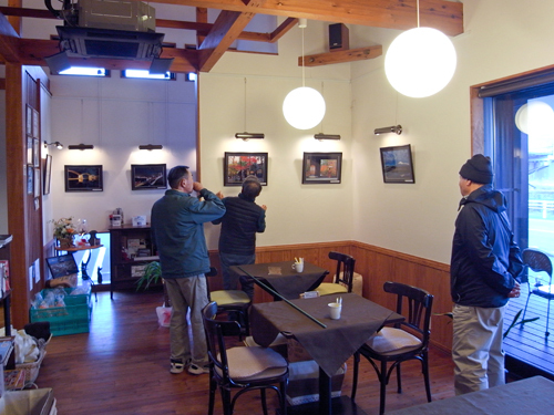 集団ピンボケ写真展　香のんさんへ搬入