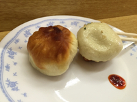 熱いスープがほとばしる「焼き小籠包」〜上海生煎包・新大久保
